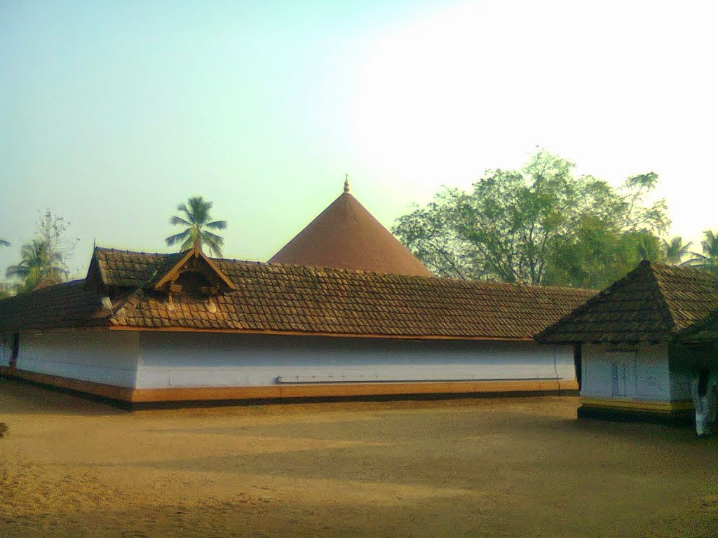 Pazhoor Perumthrikkovil, Kerala